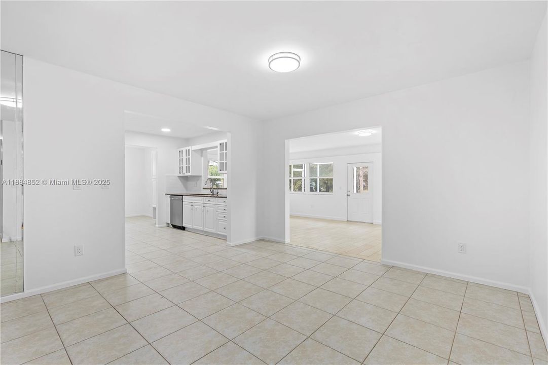 最近售出: $349,990 (3 贝兹, 2 浴室, 1591 平方英尺)