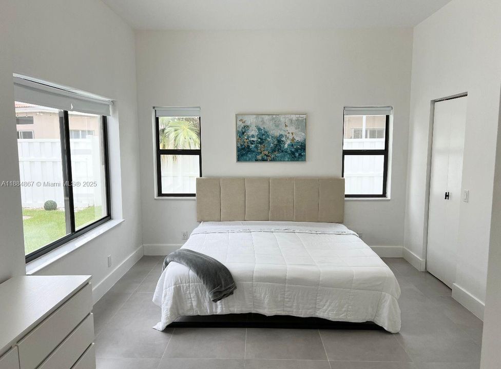 Под контрактом: $735,000 (3 спален, 2 ванн, 1556 Квадратных фут)