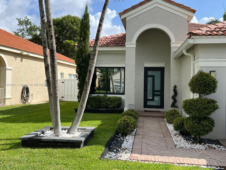 Под контрактом: $735,000 (3 спален, 2 ванн, 1556 Квадратных фут)