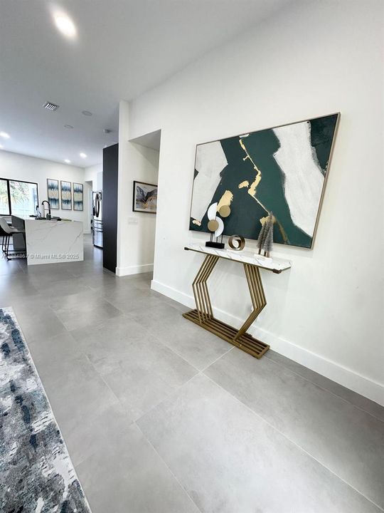 Под контрактом: $735,000 (3 спален, 2 ванн, 1556 Квадратных фут)