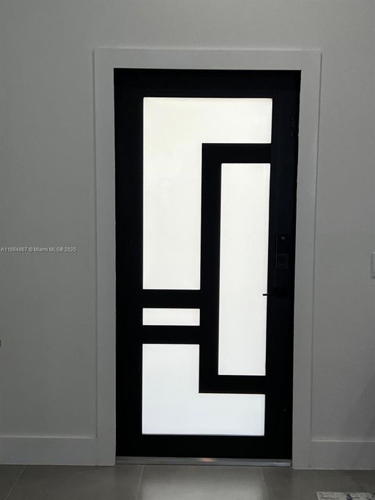 Под контрактом: $735,000 (3 спален, 2 ванн, 1556 Квадратных фут)