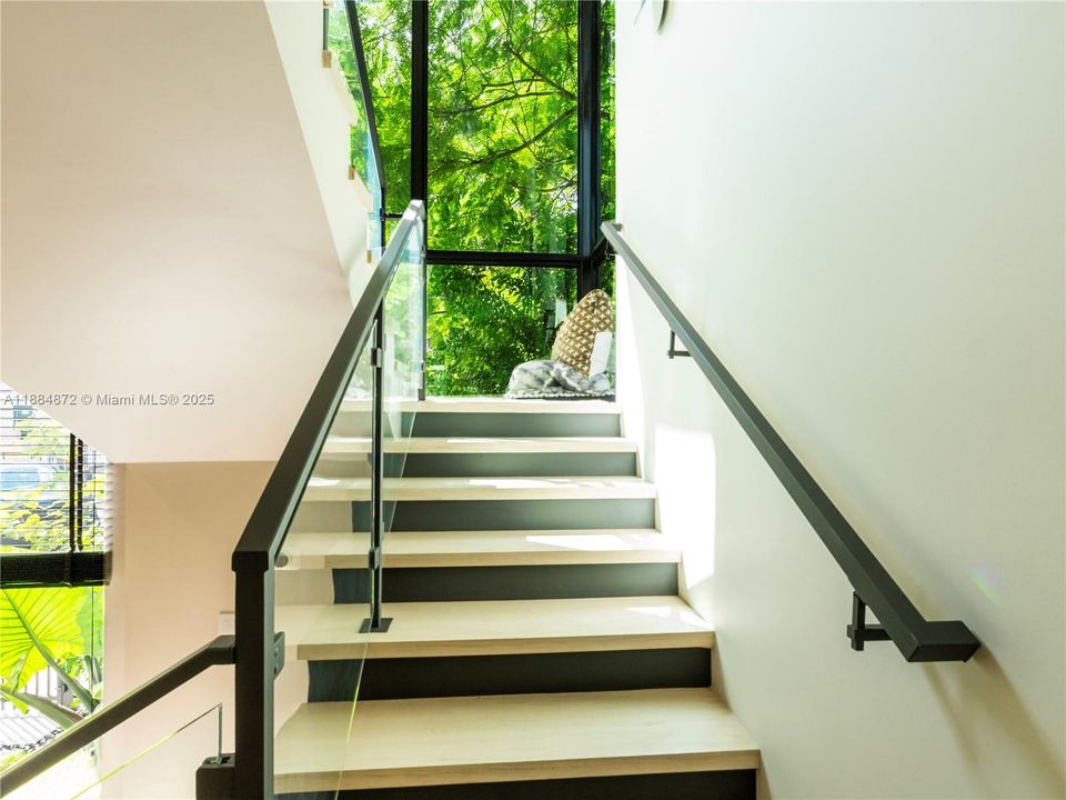 Active With Contract: $2,850,000 (4 beds, 4 baths, 2665 Square Feet)