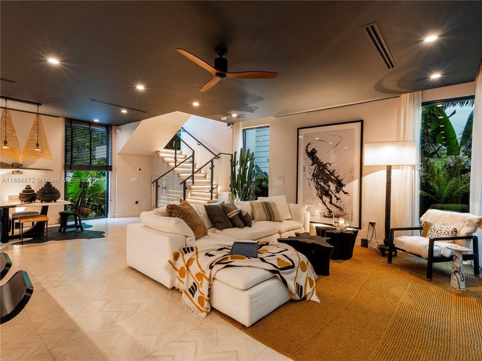 Active With Contract: $2,850,000 (4 beds, 4 baths, 2665 Square Feet)