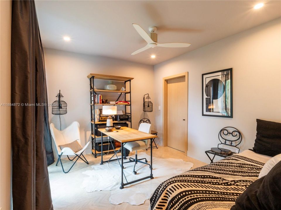 Active With Contract: $2,850,000 (4 beds, 4 baths, 2665 Square Feet)