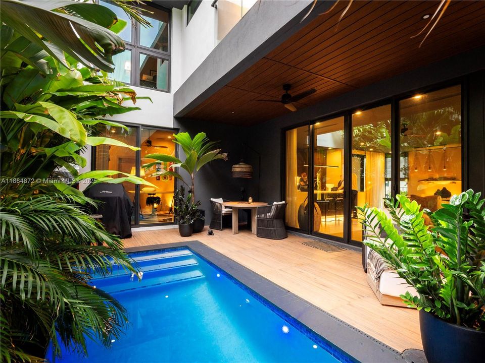 Active With Contract: $2,850,000 (4 beds, 4 baths, 2665 Square Feet)