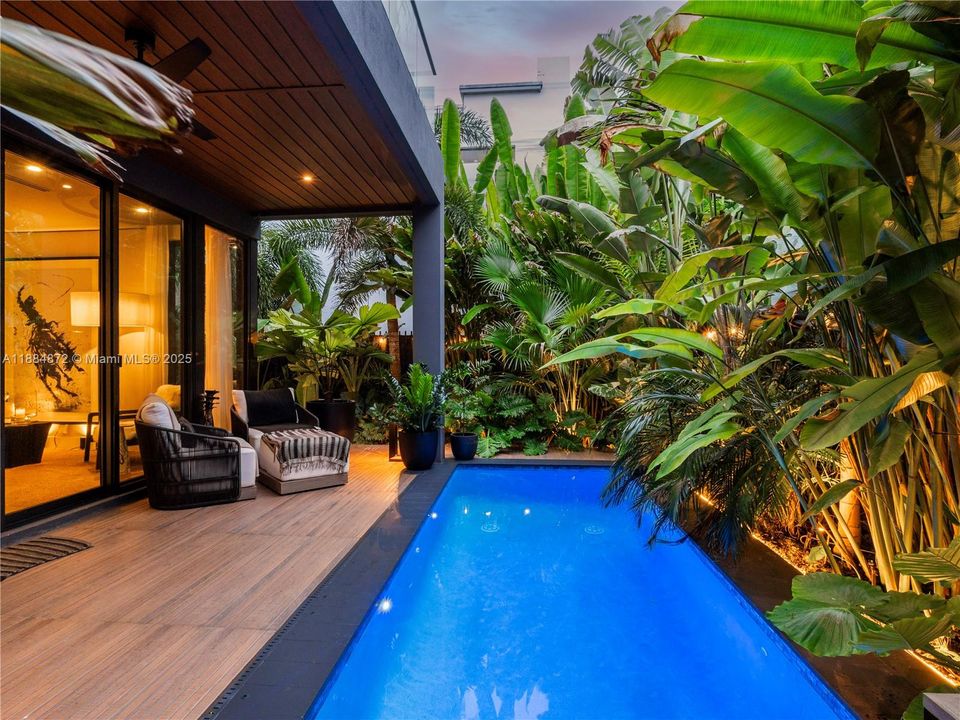 Active With Contract: $2,850,000 (4 beds, 4 baths, 2665 Square Feet)