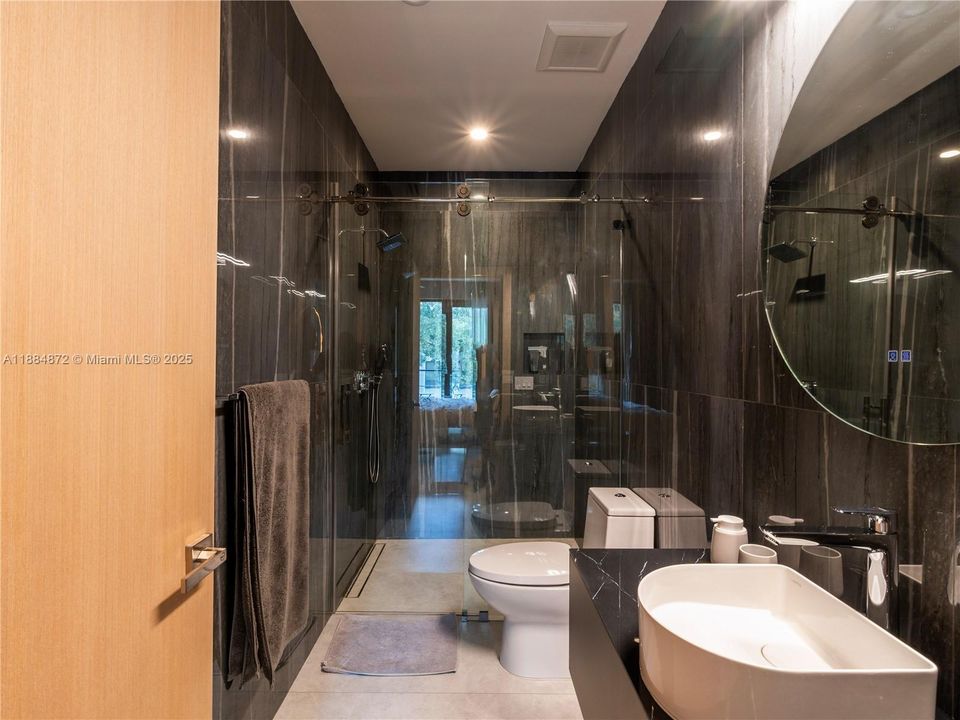 Active With Contract: $2,850,000 (4 beds, 4 baths, 2665 Square Feet)