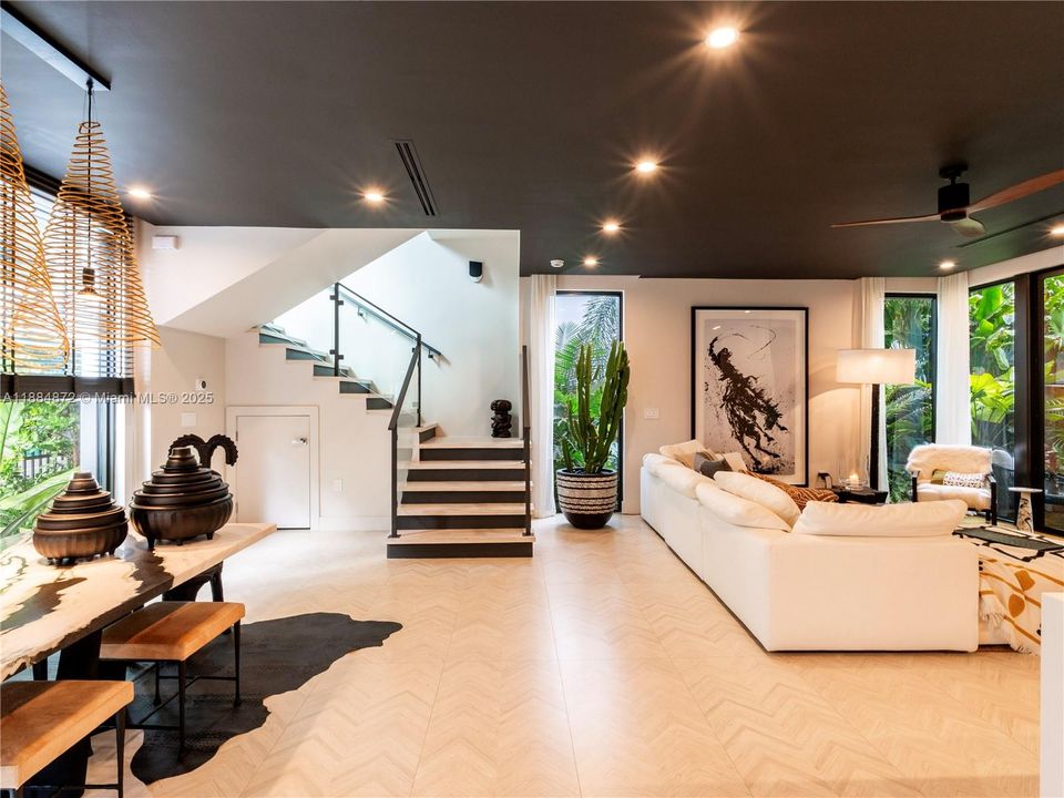 Active With Contract: $2,850,000 (4 beds, 4 baths, 2665 Square Feet)