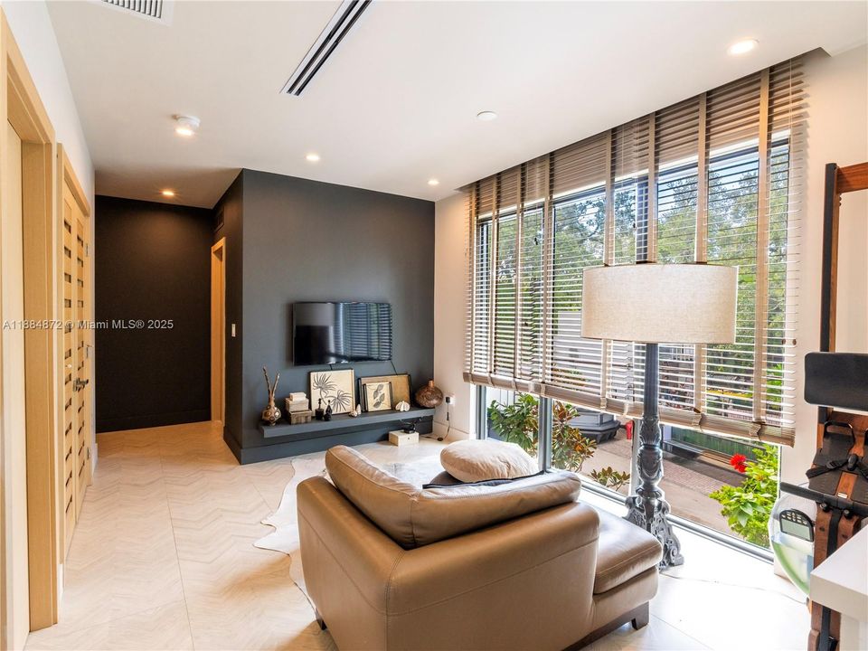 Active With Contract: $2,850,000 (4 beds, 4 baths, 2665 Square Feet)