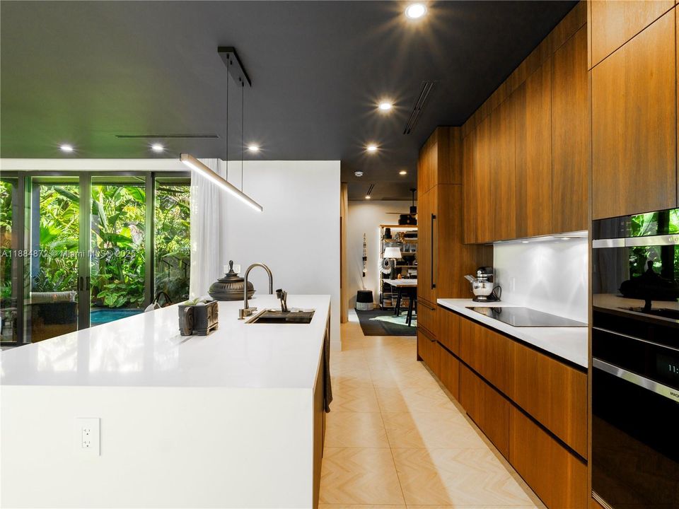 Active With Contract: $2,850,000 (4 beds, 4 baths, 2665 Square Feet)