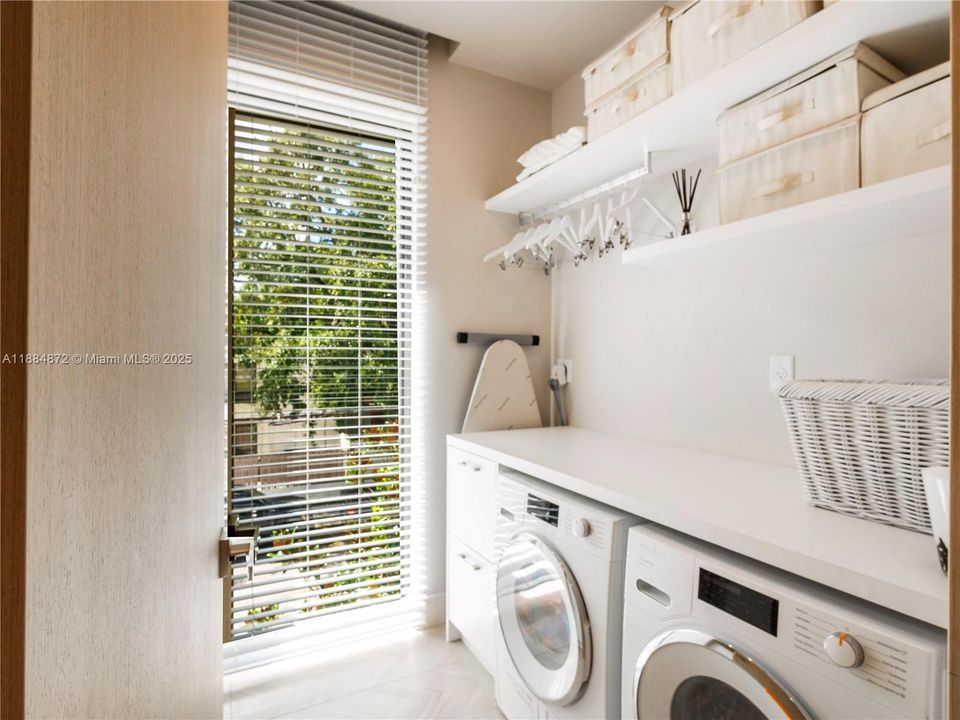 Active With Contract: $2,850,000 (4 beds, 4 baths, 2665 Square Feet)