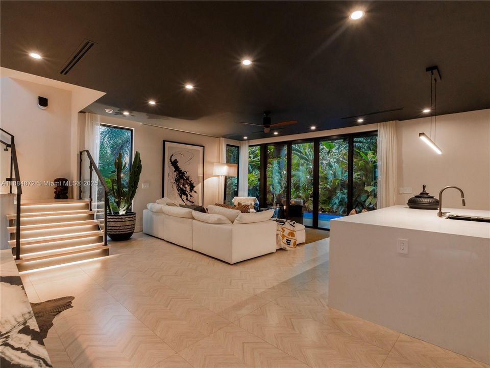 Active With Contract: $2,850,000 (4 beds, 4 baths, 2665 Square Feet)