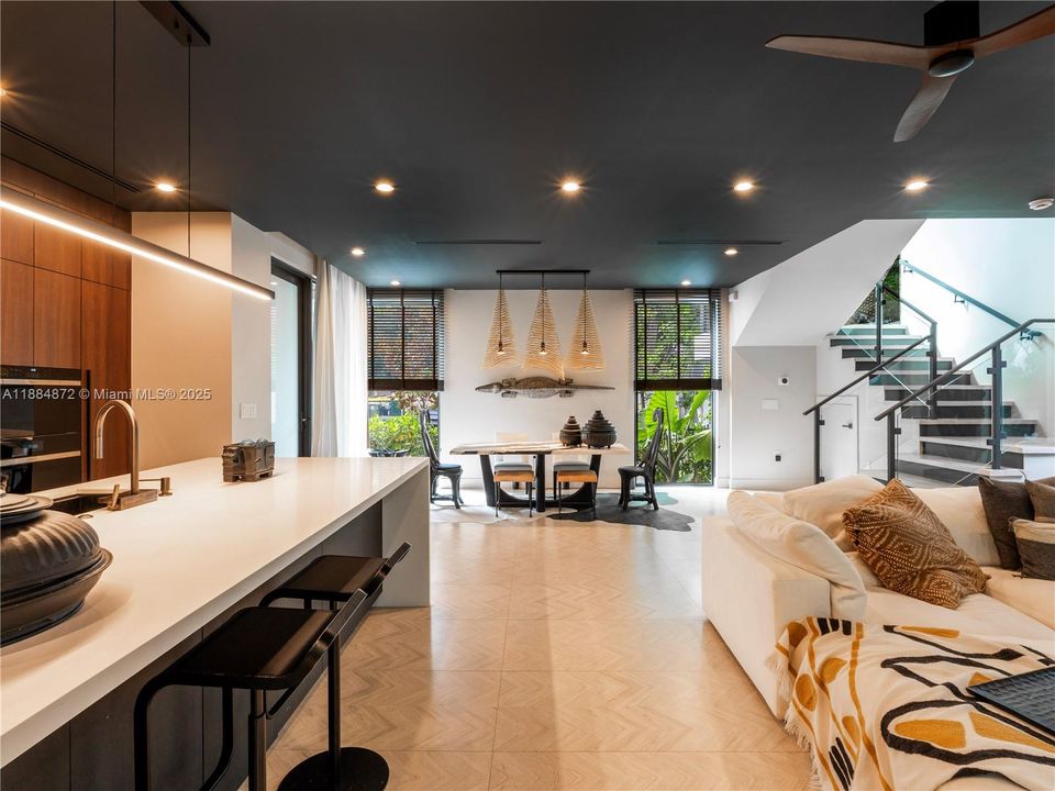 Active With Contract: $2,850,000 (4 beds, 4 baths, 2665 Square Feet)