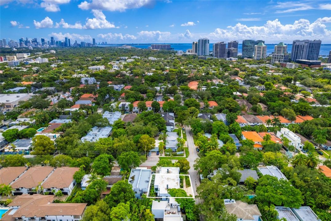 Active With Contract: $2,850,000 (4 beds, 4 baths, 2665 Square Feet)
