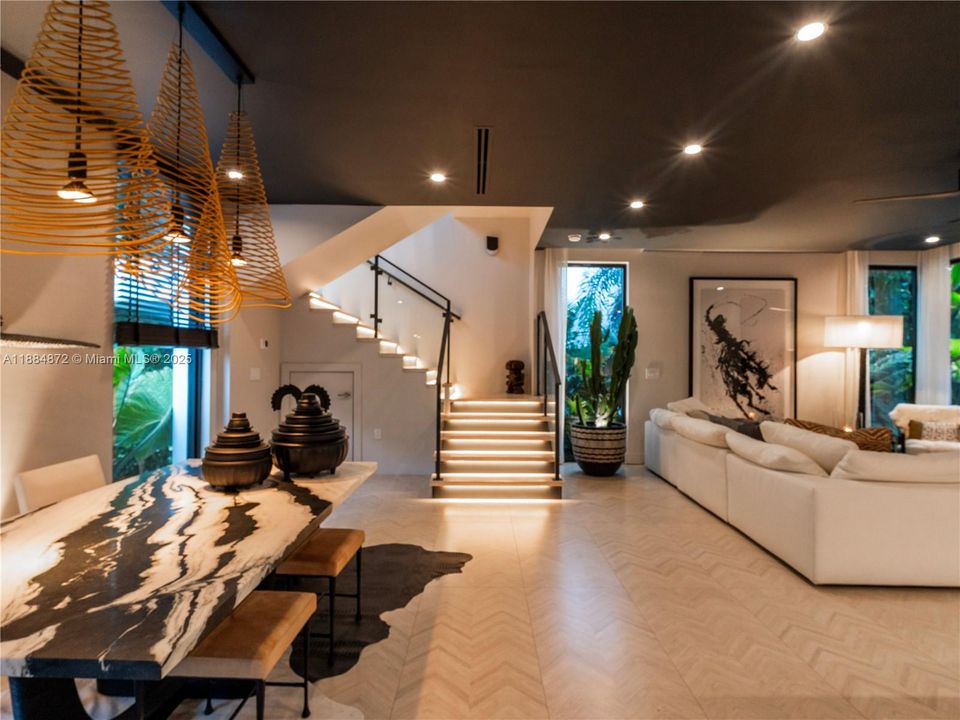 Active With Contract: $2,850,000 (4 beds, 4 baths, 2665 Square Feet)