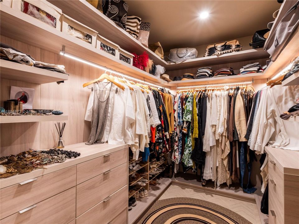 Active With Contract: $2,850,000 (4 beds, 4 baths, 2665 Square Feet)