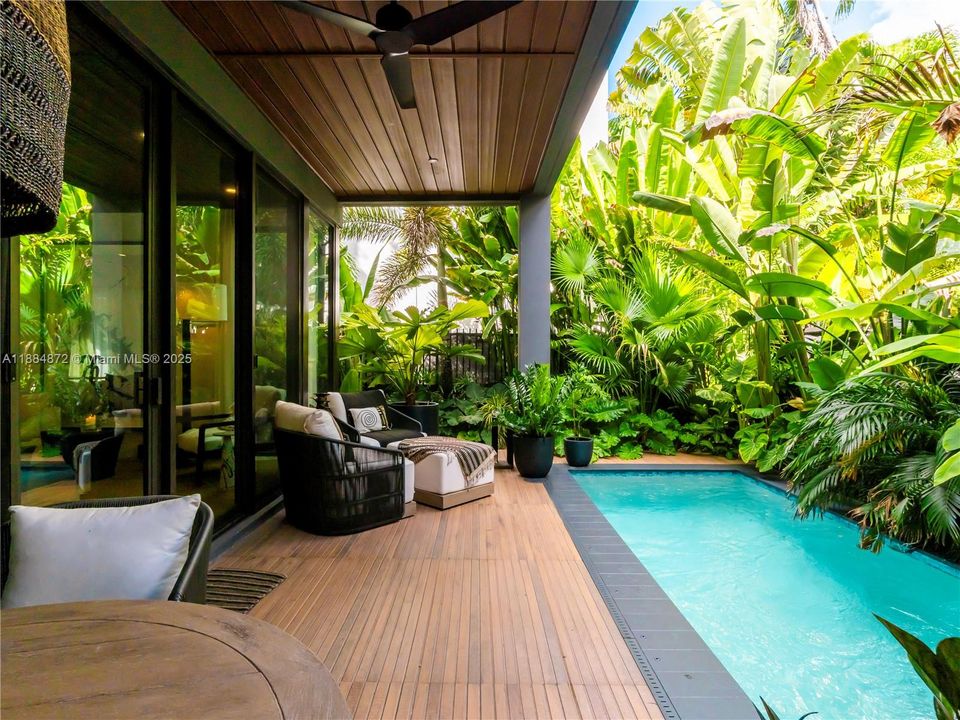 Active With Contract: $2,850,000 (4 beds, 4 baths, 2665 Square Feet)