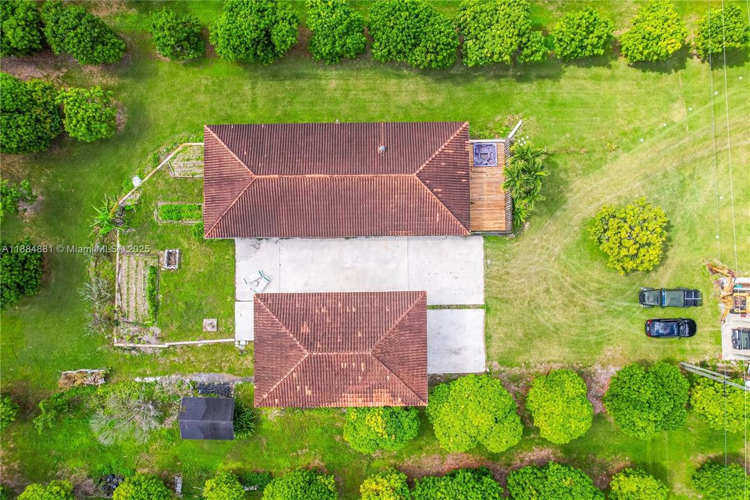 FOTPRINT VIEW OF HOME & DETACHED GARAGE / WAREHOUSE