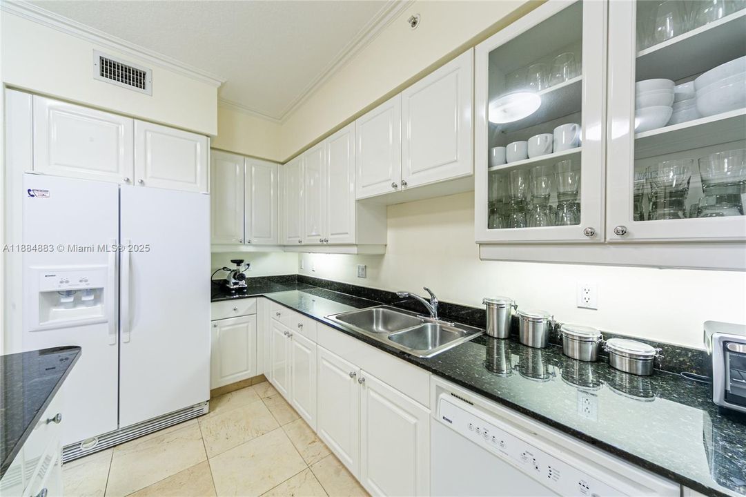 最近租的: $9,000 (2 贝兹, 2 浴室, 1450 平方英尺)