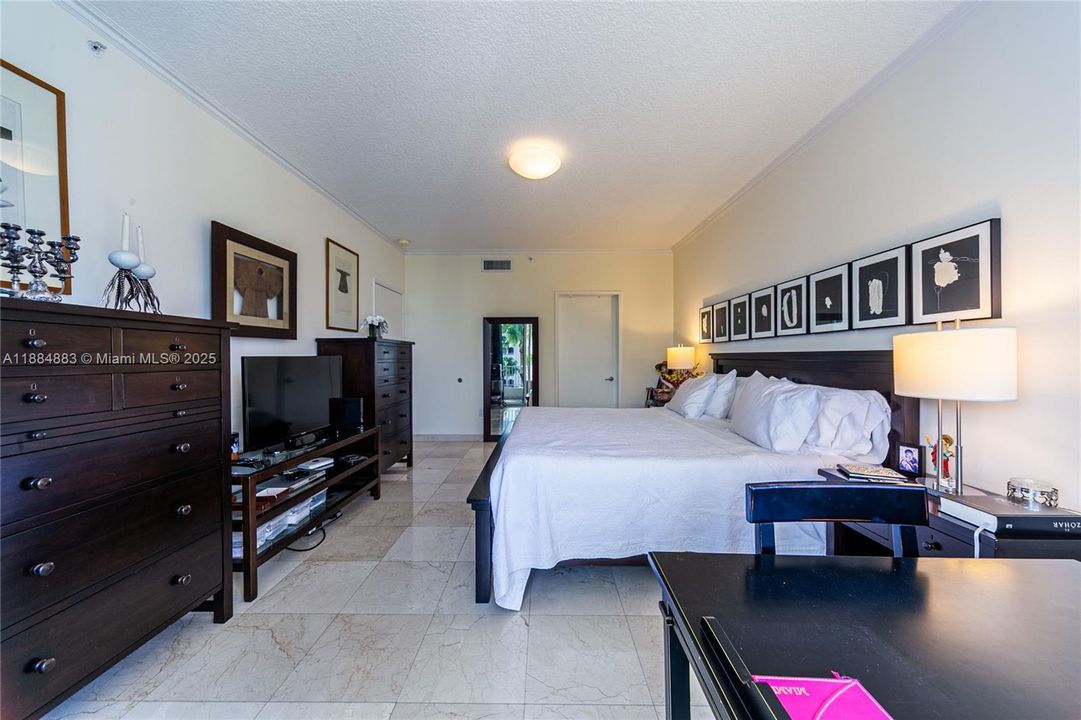 最近租的: $9,000 (2 贝兹, 2 浴室, 1450 平方英尺)