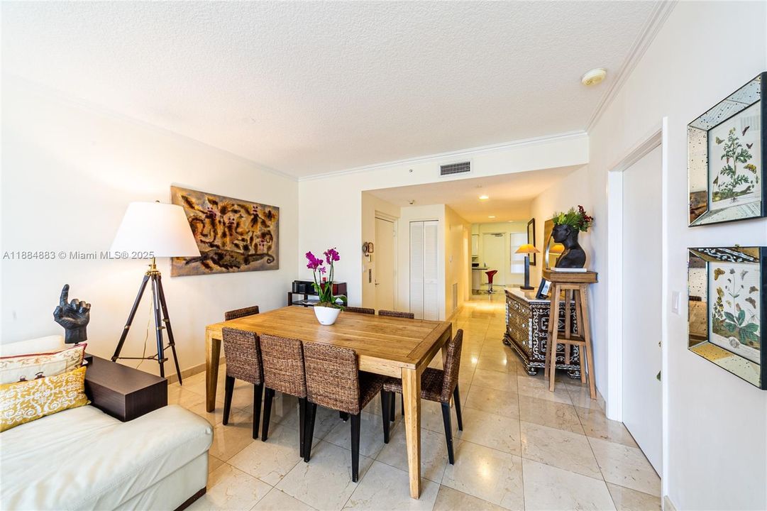 最近租的: $9,000 (2 贝兹, 2 浴室, 1450 平方英尺)