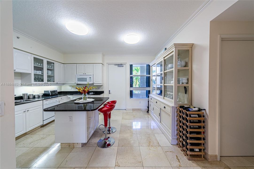 最近租的: $9,000 (2 贝兹, 2 浴室, 1450 平方英尺)