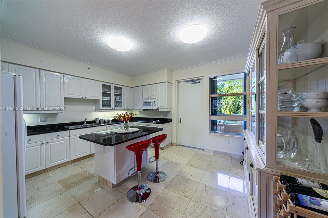 最近租的: $9,000 (2 贝兹, 2 浴室, 1450 平方英尺)