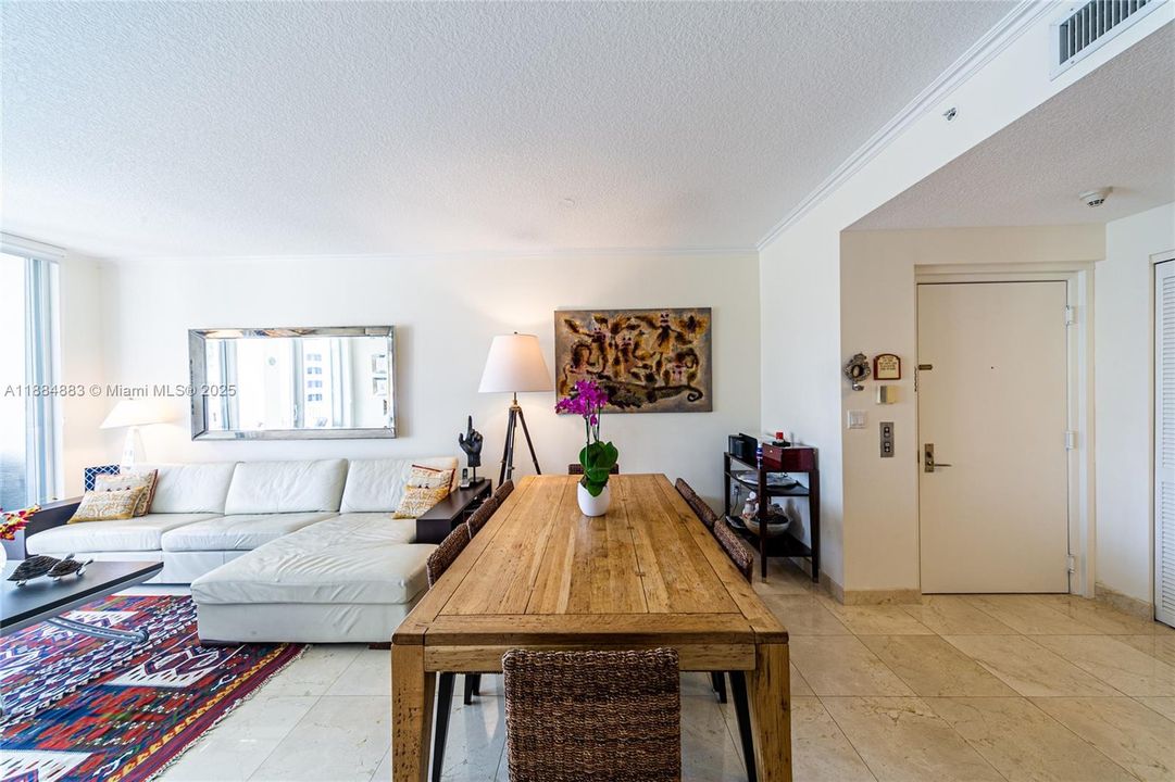 最近租的: $9,000 (2 贝兹, 2 浴室, 1450 平方英尺)