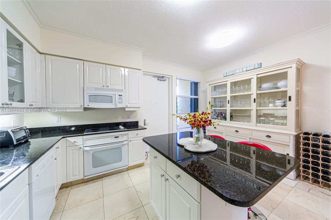 最近租的: $9,000 (2 贝兹, 2 浴室, 1450 平方英尺)