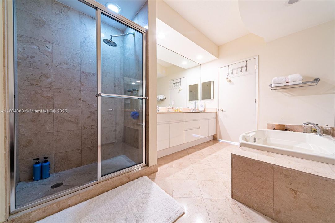 最近租的: $9,000 (2 贝兹, 2 浴室, 1450 平方英尺)