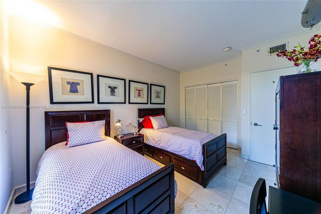 最近租的: $9,000 (2 贝兹, 2 浴室, 1450 平方英尺)