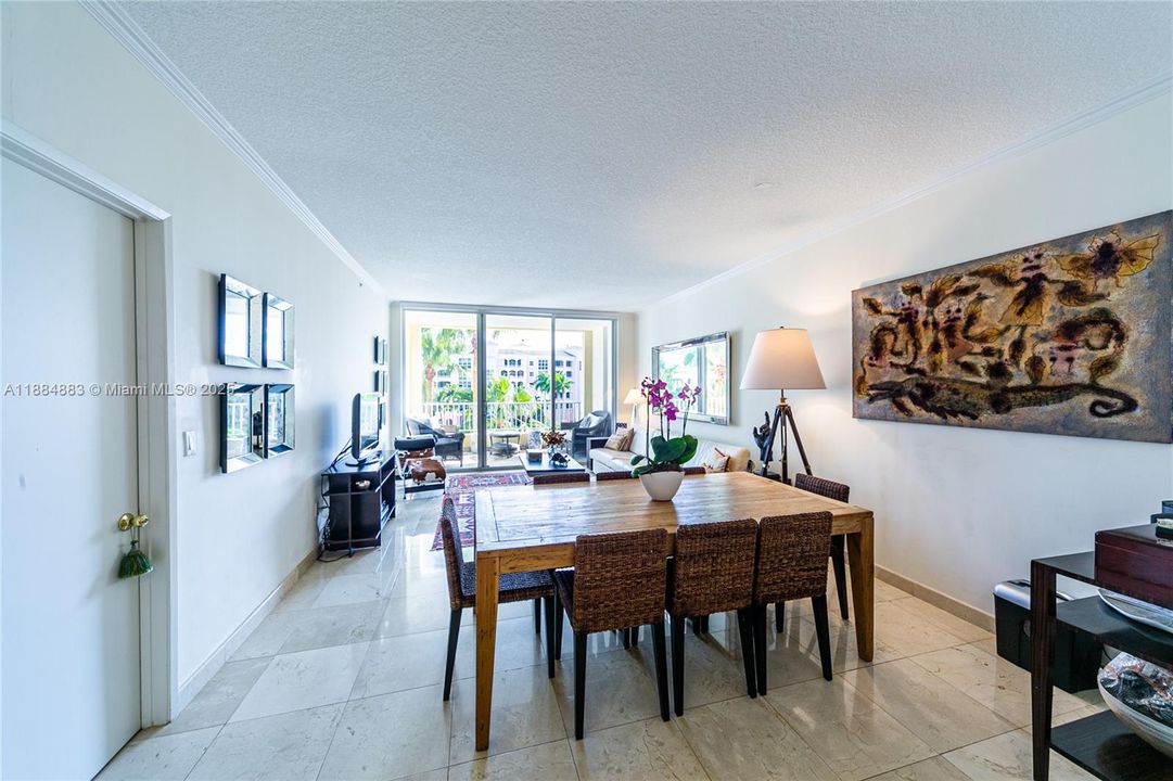 最近租的: $9,000 (2 贝兹, 2 浴室, 1450 平方英尺)