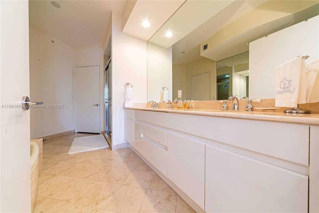 最近租的: $9,000 (2 贝兹, 2 浴室, 1450 平方英尺)