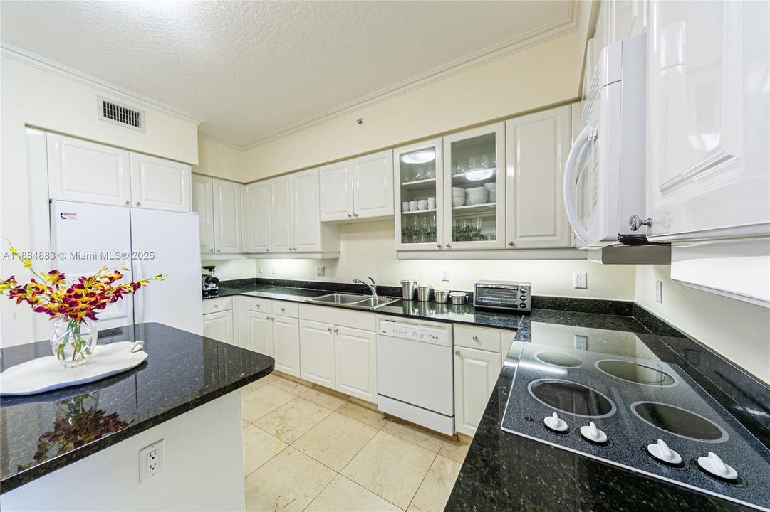 最近租的: $9,000 (2 贝兹, 2 浴室, 1450 平方英尺)