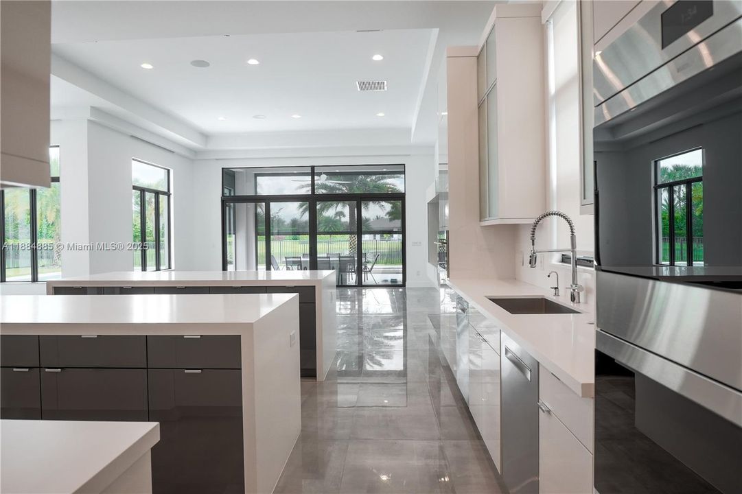 В аренду: $40,000 (6 спален, 6 ванн, 7769 Квадратных фут)