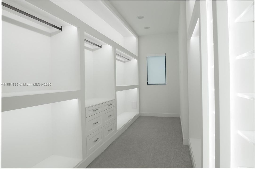 В аренду: $40,000 (6 спален, 6 ванн, 7769 Квадратных фут)