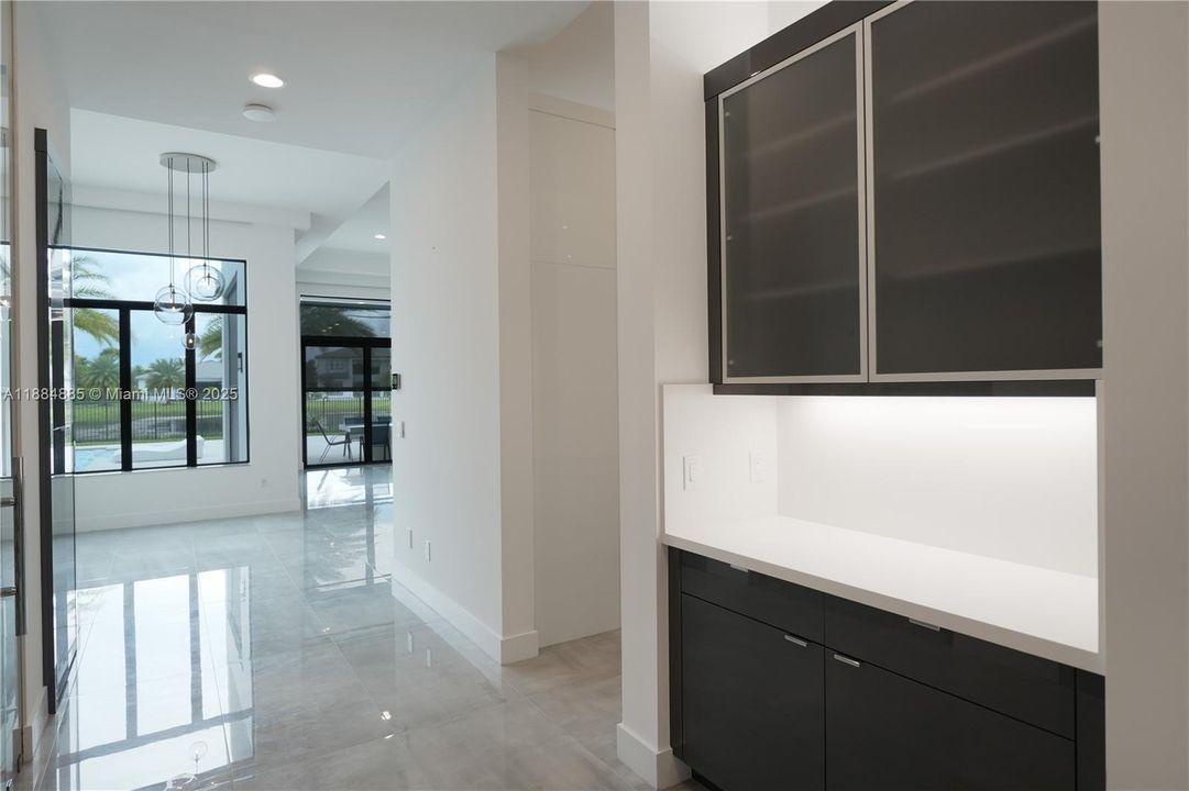 В аренду: $40,000 (6 спален, 6 ванн, 7769 Квадратных фут)