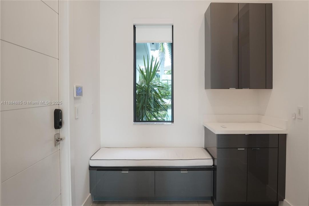 В аренду: $40,000 (6 спален, 6 ванн, 7769 Квадратных фут)