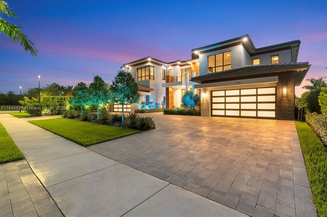 В аренду: $40,000 (6 спален, 6 ванн, 7769 Квадратных фут)