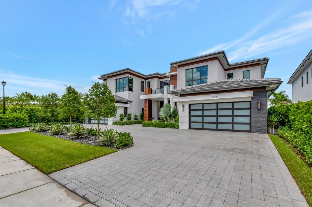 В аренду: $40,000 (6 спален, 6 ванн, 7769 Квадратных фут)