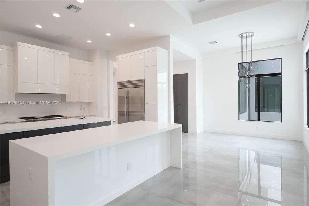 В аренду: $40,000 (6 спален, 6 ванн, 7769 Квадратных фут)