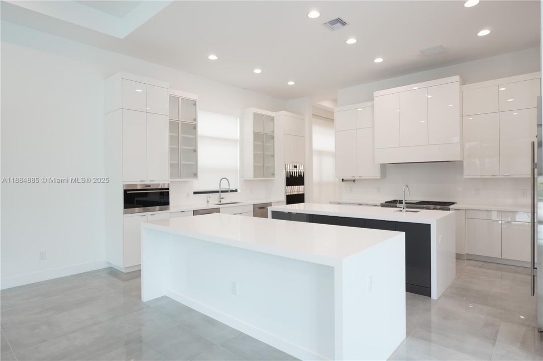 В аренду: $40,000 (6 спален, 6 ванн, 7769 Квадратных фут)