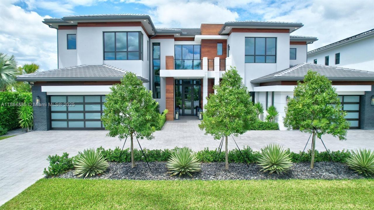 В аренду: $40,000 (6 спален, 6 ванн, 7769 Квадратных фут)