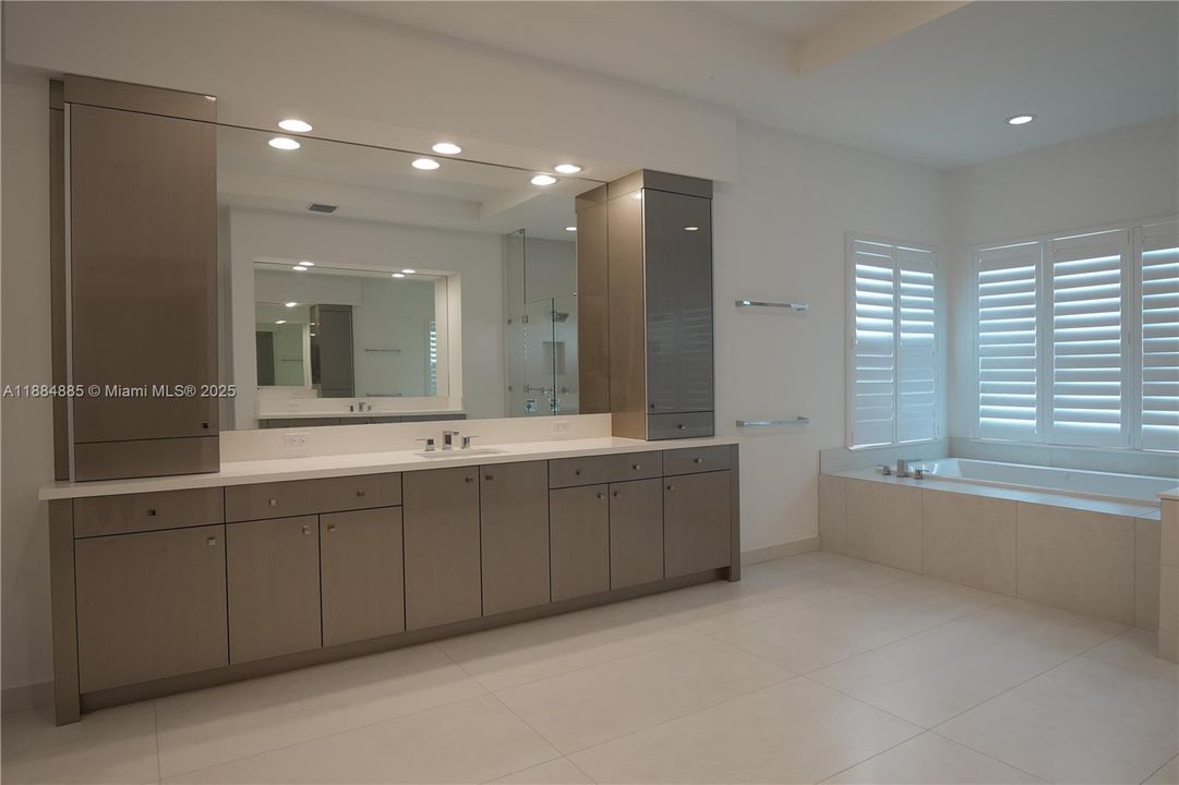 В аренду: $40,000 (6 спален, 6 ванн, 7769 Квадратных фут)