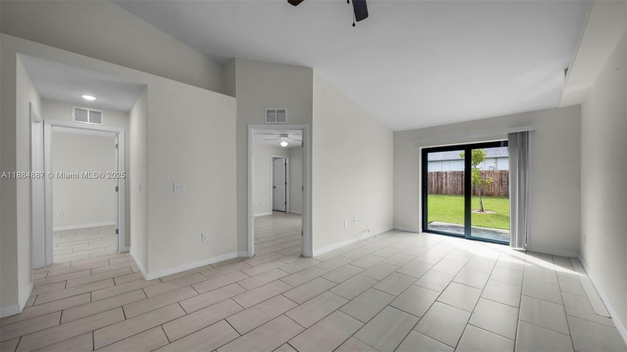 出租: $1,750 (3 贝兹, 2 浴室, 1200 平方英尺)