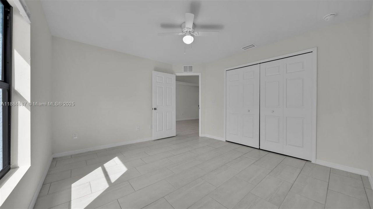 出租: $1,750 (3 贝兹, 2 浴室, 1200 平方英尺)