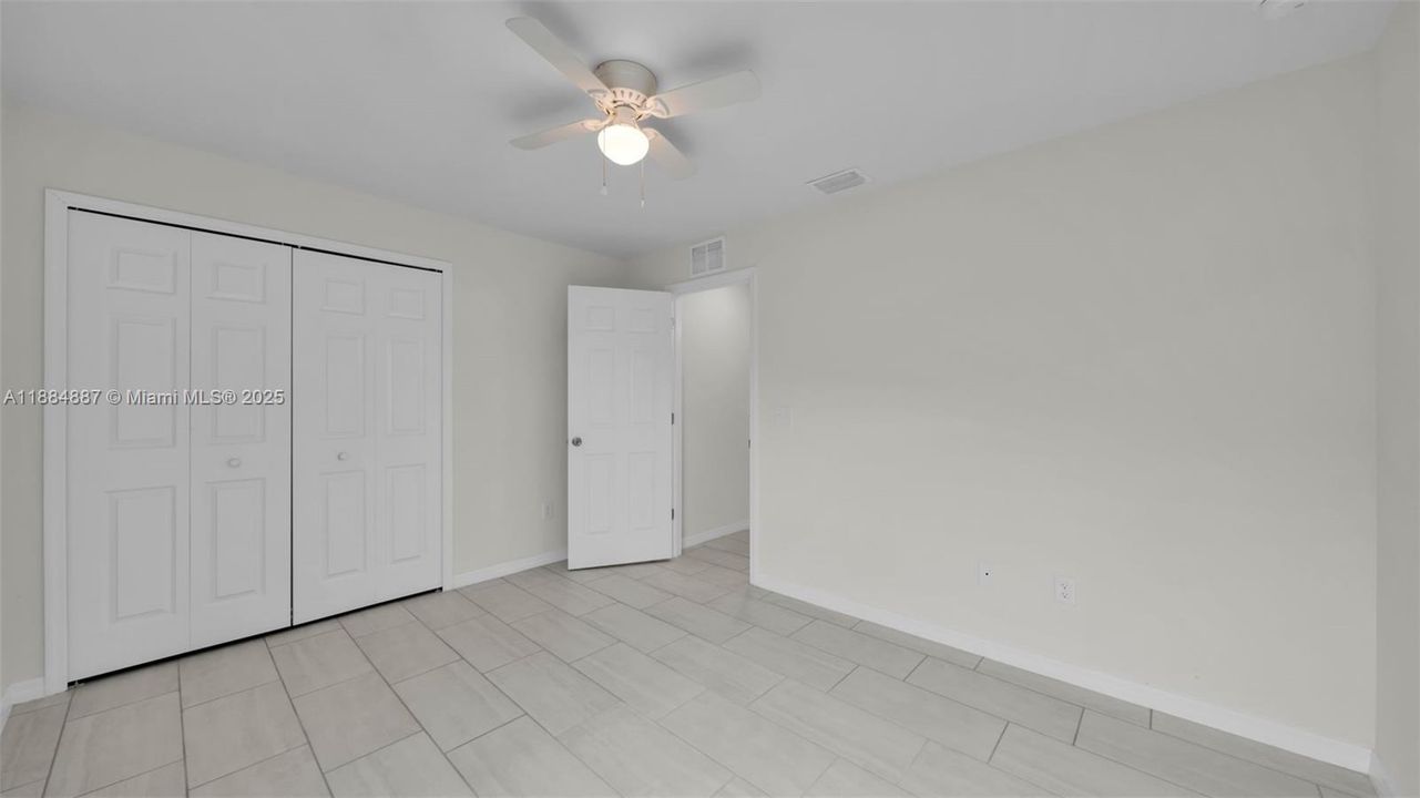 出租: $1,750 (3 贝兹, 2 浴室, 1200 平方英尺)