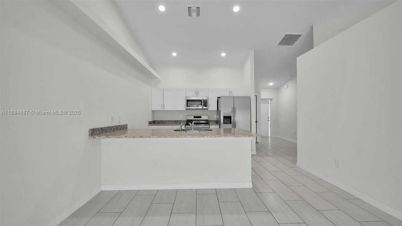 出租: $1,750 (3 贝兹, 2 浴室, 1200 平方英尺)