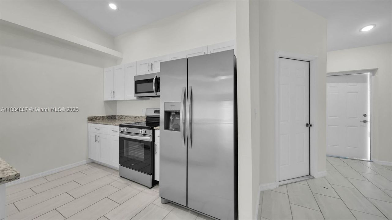 出租: $1,750 (3 贝兹, 2 浴室, 1200 平方英尺)