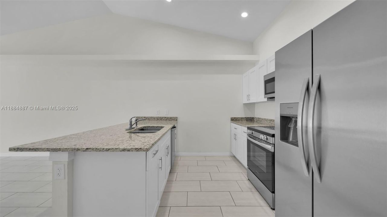 出租: $1,750 (3 贝兹, 2 浴室, 1200 平方英尺)